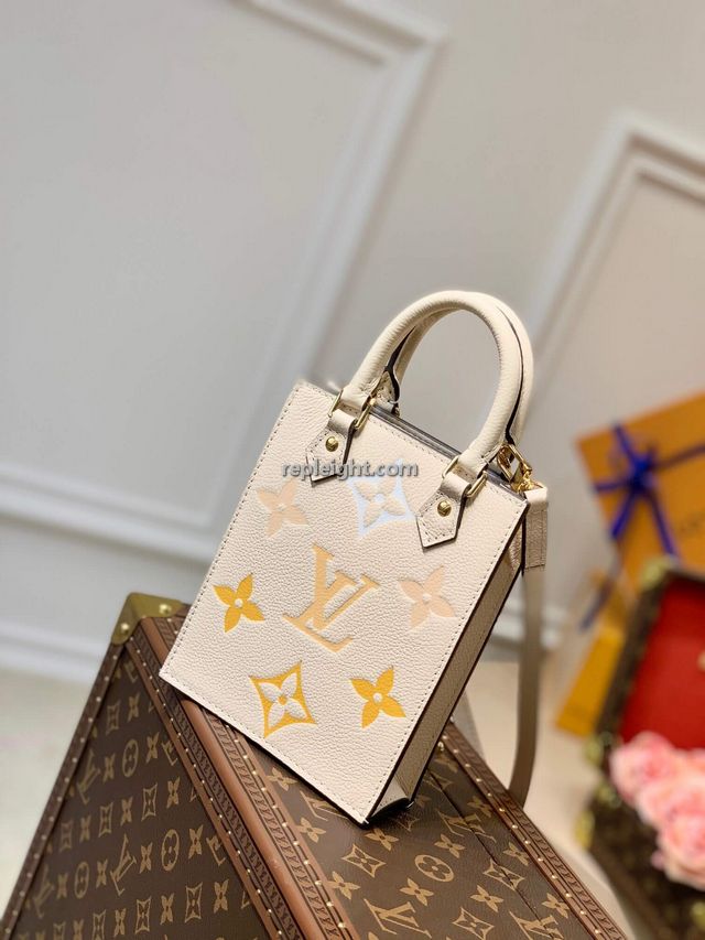 LOUIS VUITTON-M80449 루이비통 크림 모노그램 앙프렝뜨 쁘띠 삭 플라