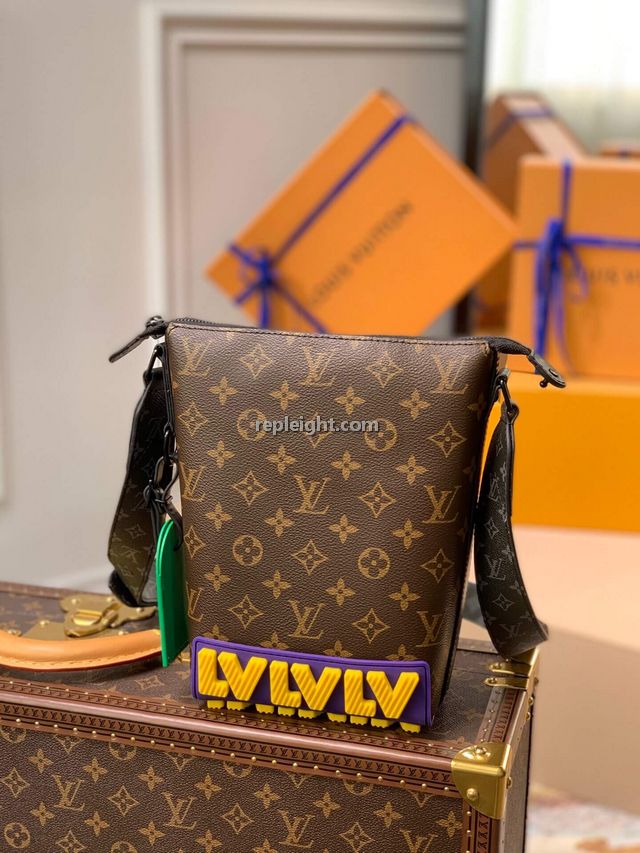 LOUIS VUITTON-M57966 루이비통 모노그램 LV 러버 시그니처 크루저 메신저