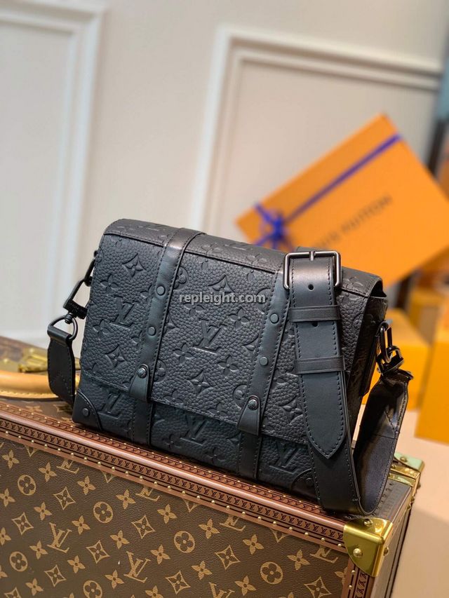 LOUIS VUITTON-M57726 루이비통 블랙 모노그램 토뤼옹 트렁크 메신저