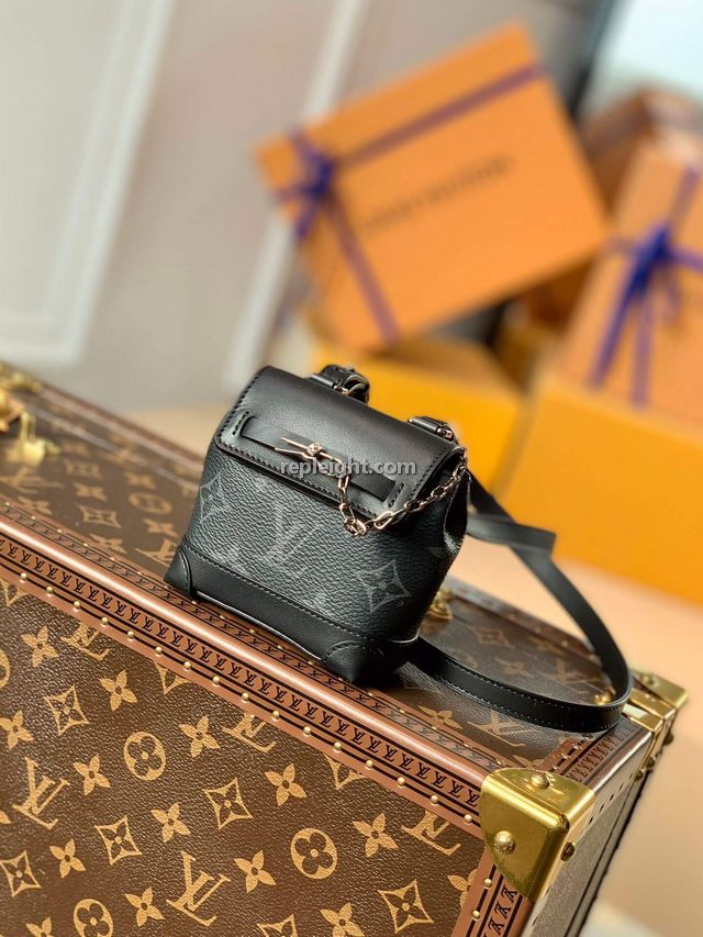 LOUIS VUITTON-M00340 루이비통 모노그램 이클립스 미니 스티머 파우치 220,000원