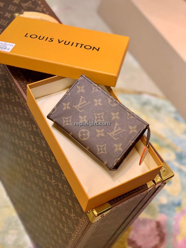 LOUIS VUITTON-M47546 모노그램 포쉐 토일레트 15