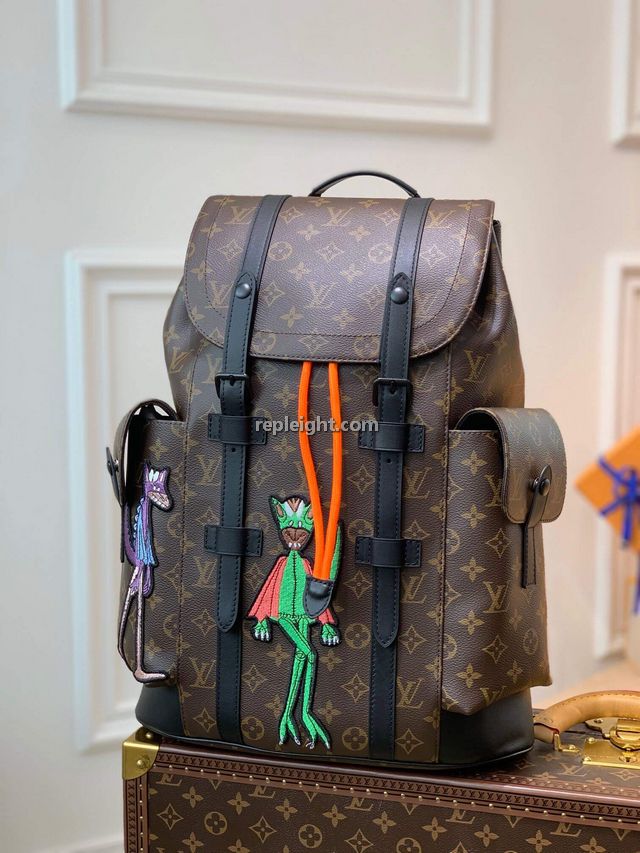 LOUIS VUITTON-M45617 루이비통 모노그램 자수 패치 크리스토퍼 백팩