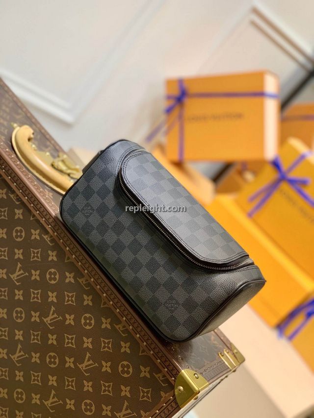 LOUIS VUITTON-N47625 루이비통 다미에 그라피트 토일레트리 파우치