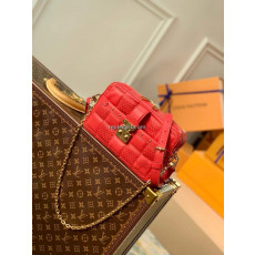 LOUIS VUITTON-M59118 루이비통 핑크 다미에 퀼트 램스킨 트로카 PM