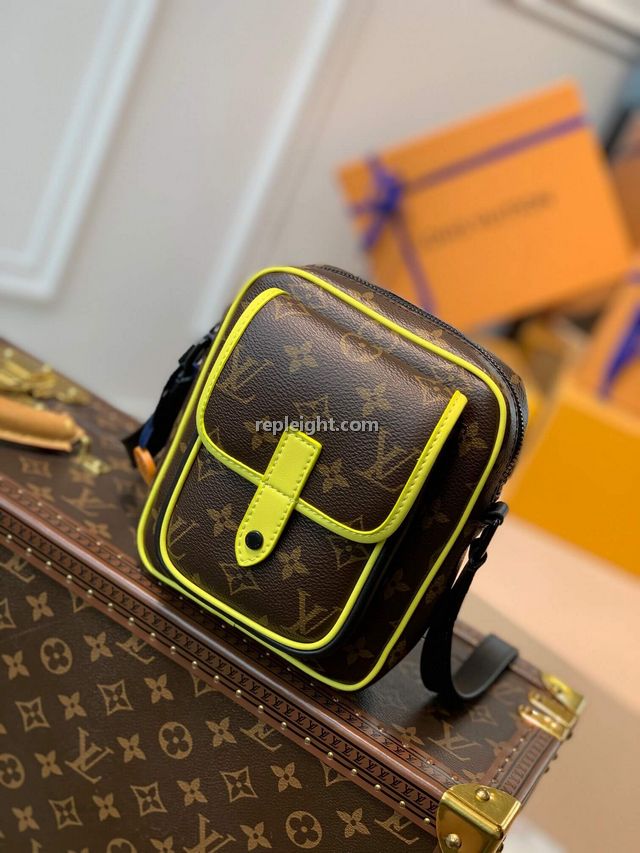 LOUIS VUITTON-M80793 루이비통 모노그램 마카사르 크리스토퍼 웨어러블 월릿