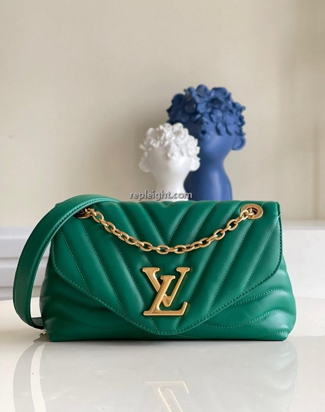 LOUIS VUITTON-M58664 루이비통 에메랄드 그린 LV 뉴 웨이브 체인 백