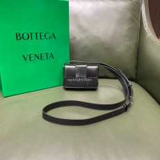 BOTTEGA VENETA-666688 보테가 베네타 블랙 양가죽 미니 카세트 백