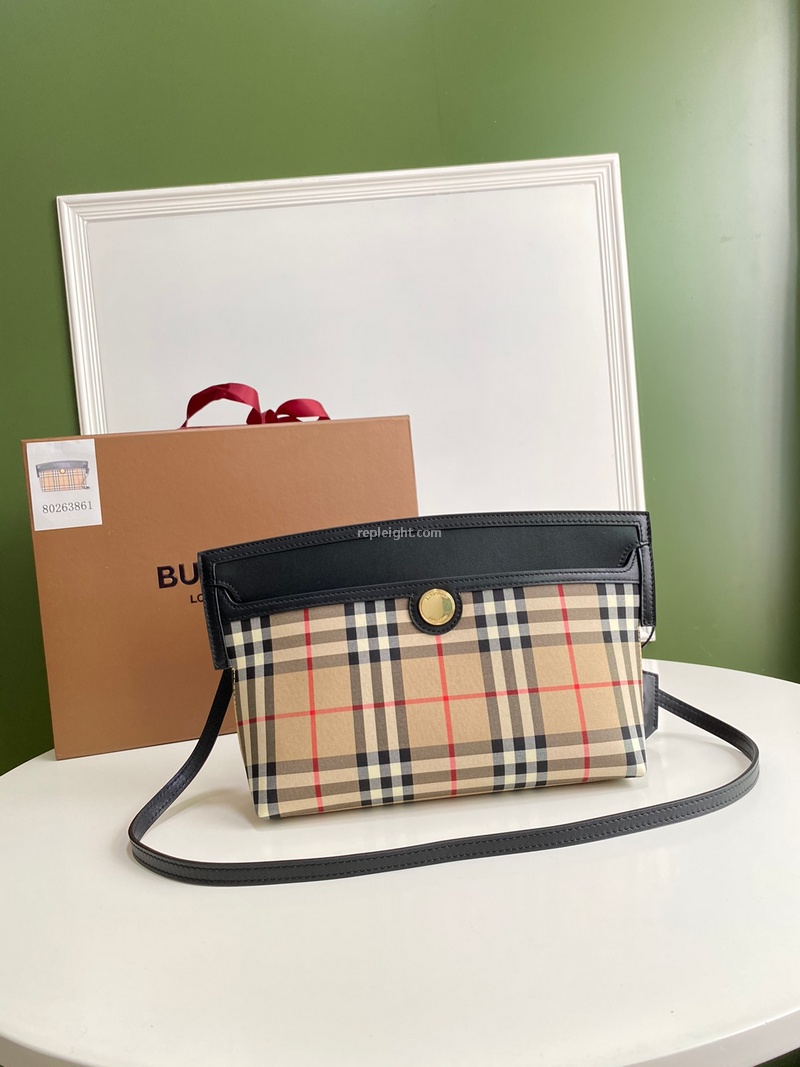 BURBERRY-80268361 버버리 블랙 빈티지 체크 레더 소사이어티 클러치