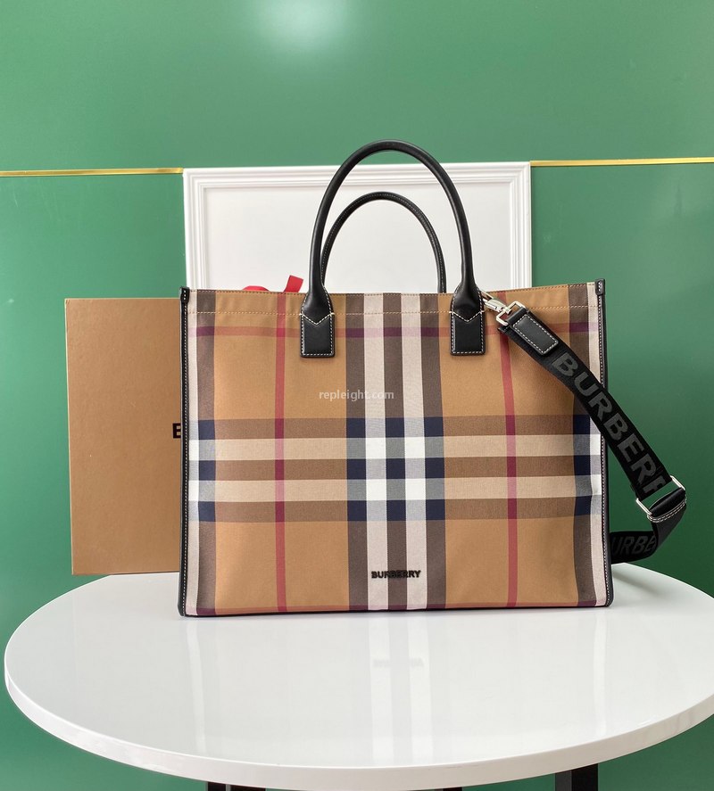 BURBERRY-80418941 버버리 브라운 체크 코튼 캔버스 토트