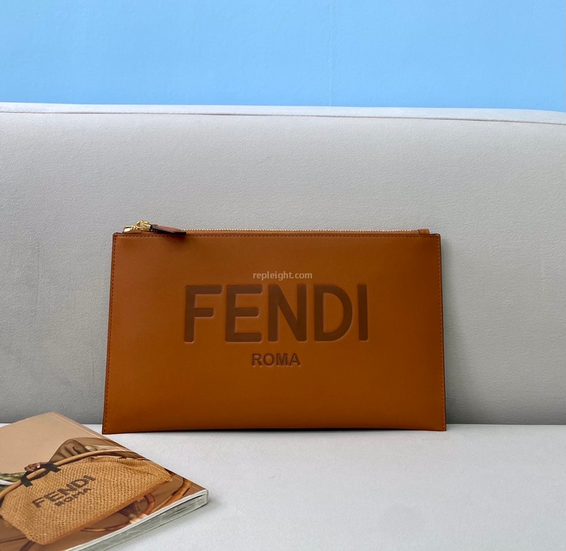 FENDI-8N0178A 펜디 브라운 미디엄 플랫 파우치