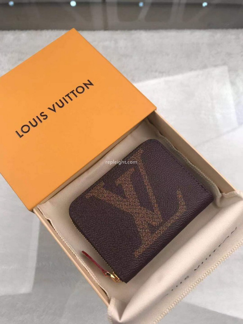 LOUIS VUITTON-M67690 루이비통 모노그램 자이언트 대형 LV 이니셜 지피 코인 퍼스