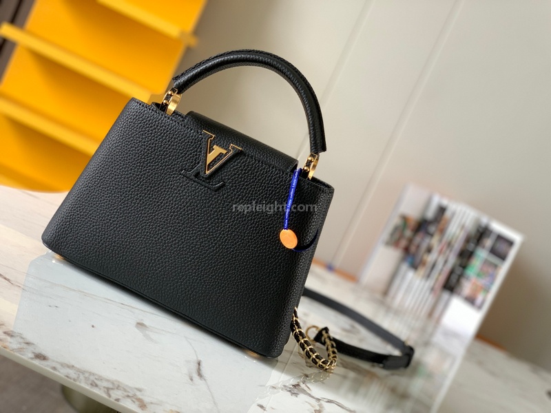 LOUIS VUITTON-M59653 루이비통 블랙/블루 체인 장식 카퓌신 BB