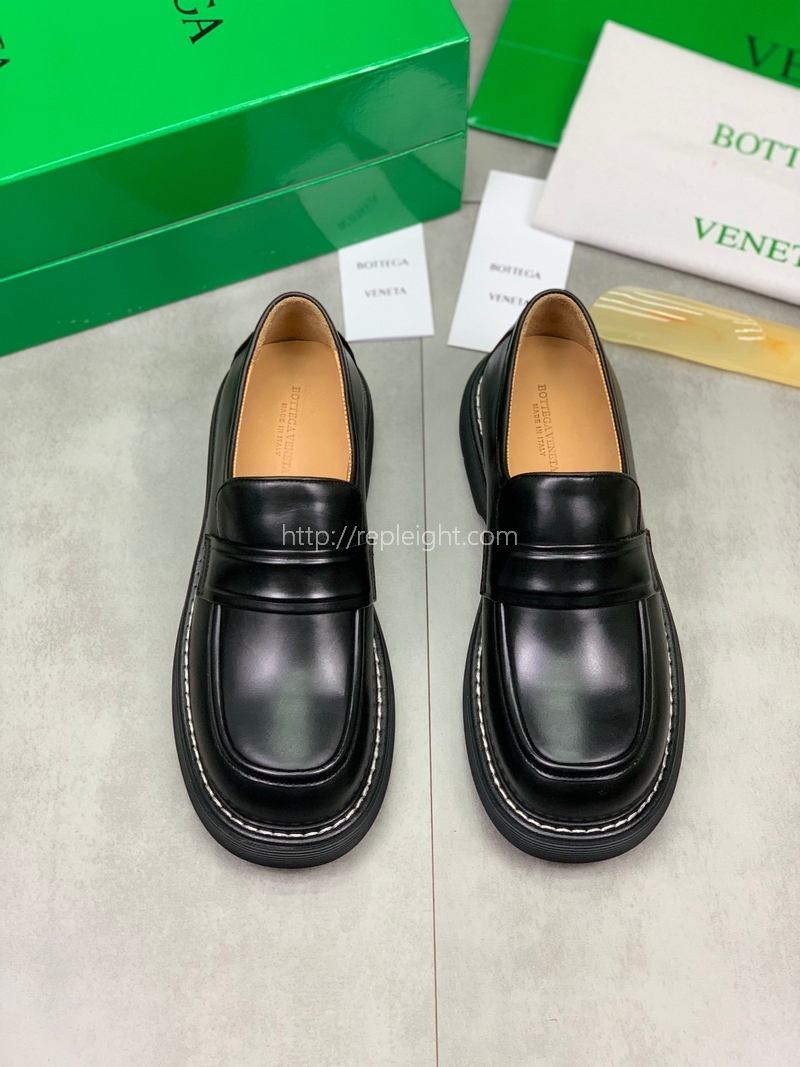 보테가 베네타- Bottega Veneta 679497V10T01000 송아지 가죽 남성 로퍼