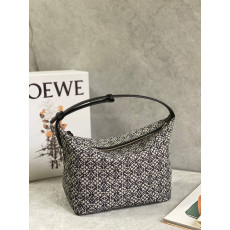 로에베 - LOEWE - Anagram jacquard 송아지 가죽 큐비 백 A906K68X16