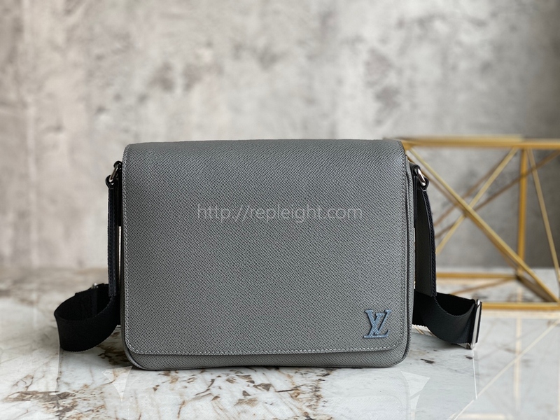 LOUIS VUITTON-M30851 디스트릭트 PM