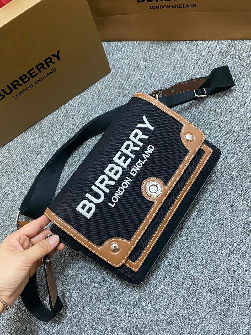 BURBERRY-80557481 버버리 캔버스 및 가죽 노트 백