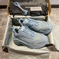 발렌시아가-BALENCIAGA 536737W2DEN4000  TRIPLE S SNEAKER (남여공용)