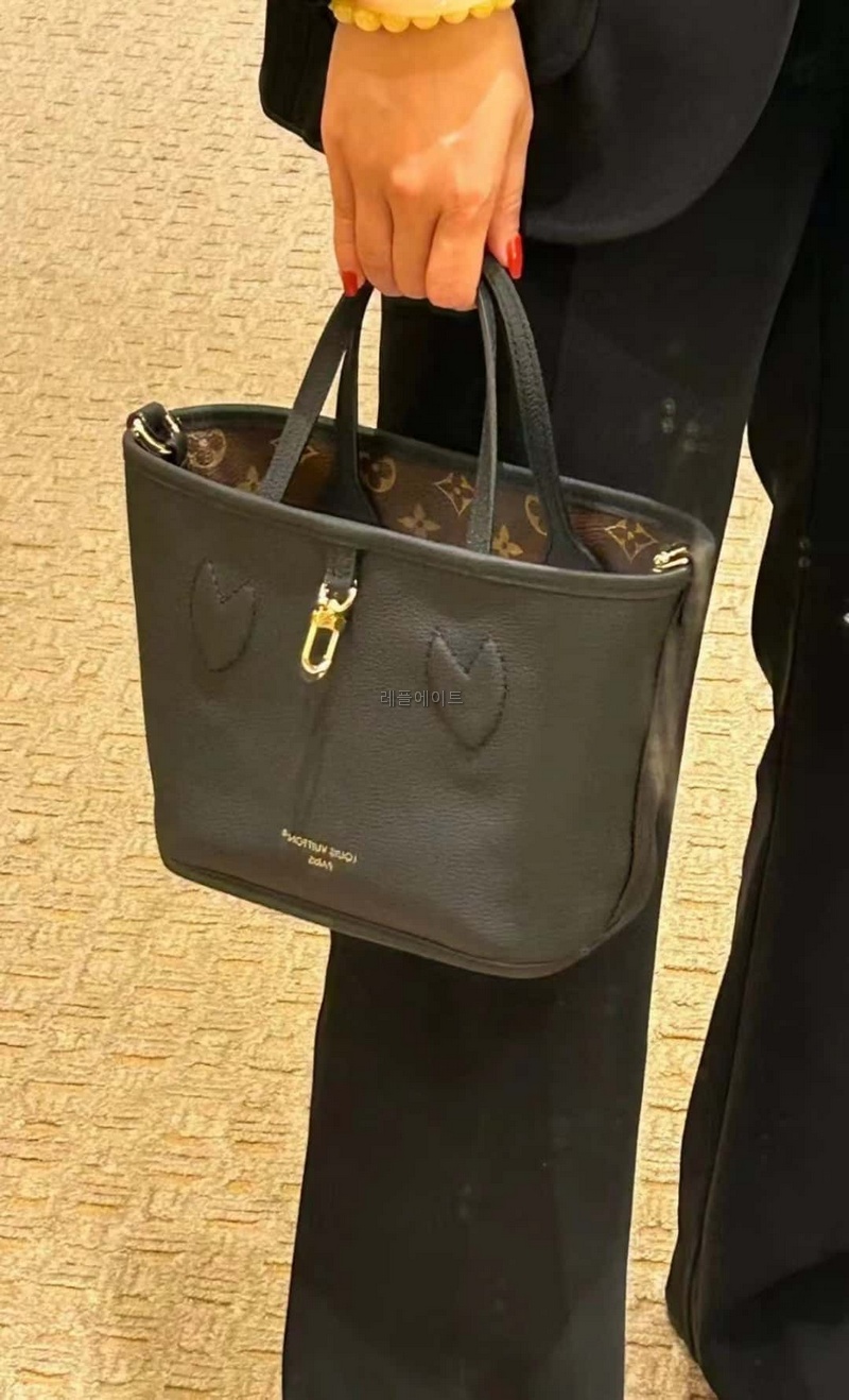 LOUIS VUITTON-루이비통 M12099 NEW REVERSIBLE NEVERFULL 네버풀 반둘리에 인사이드 아웃 BB